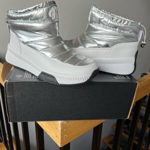 Women’s Calvin Klein Jeans Mhyla Silver Fleece Lined booties size 36 Brand New